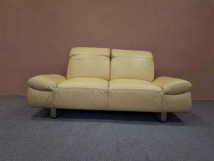 Кожаный диван. Двухместный. Натуральная кожа желтого (песочного) цвета. Регулиру. . фото 4