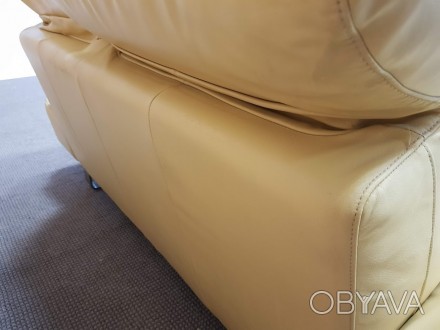 Кожаный диван. Двухместный. Натуральная кожа желтого (песочного) цвета. Регулиру. . фото 1