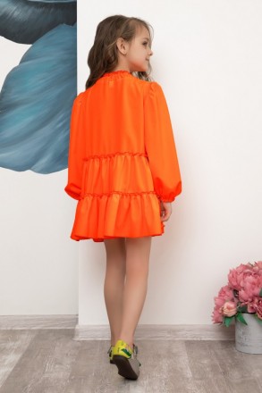 Свободное яркое платье с рюшами и воланами декорированное жаткой на горловине. М. . фото 3
