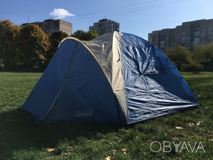 Двухслойная двухкомнатная палатка. Защищенный от непогоды вход с защитной сеткой. . фото 1