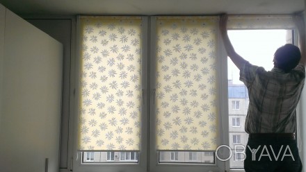 Декорування вікна рулонними шторами - один з найпрактичніших і функціональних за. . фото 1