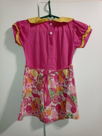 Веселое цветастое платье для девочки младшего возраста.
Застегивается сзади на . . фото 3