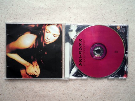 Продам CD диск Shakira - Grandes Exitor.
Коробка повреждена, трещины и потёртос. . фото 4
