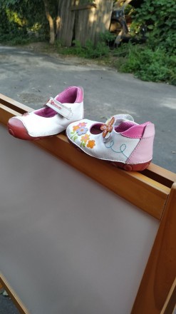 Продам детские кожанные туфельки на девочку. Киев. фото 1 Продам детские кожанные туфельки на девочку. Киев. фото 1