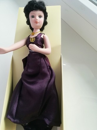 Фарфоровая коллекционная кукла ручной работы  Мэйбл Чилтерн из серии кукол  &quo. . фото 2
