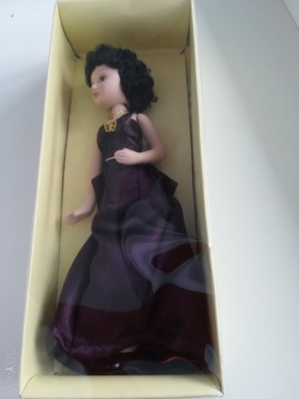 Фарфоровая коллекционная кукла ручной работы  Мэйбл Чилтерн из серии кукол  &quo. . фото 3