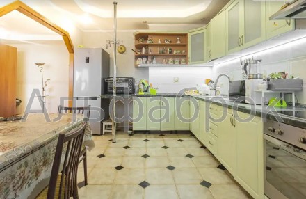 4-комнатная квартира, 126 м.кв.. Киев. фото 1 4-комнатная квартира, 126 м.кв.. Киев. фото 1