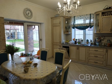 Продається заміський 2-х поверховий будинок в Шкуринцях!