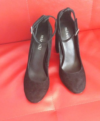 Оригинальные Туфли с цветами, цвет черный
устойчивый широкий каблук "в тре. . фото 5