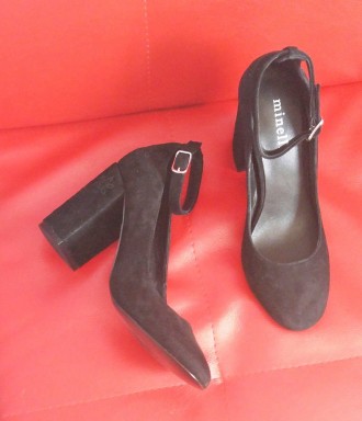 Оригинальные Туфли с цветами, цвет черный
устойчивый широкий каблук "в тре. . фото 4