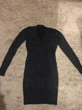 Нарядное платье в идеальном состоянии, размер S, черного цвета в блестинку.

П. . фото 2