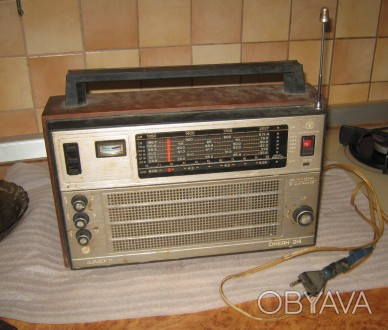 Легендарный радиоприёмник времён СССР.
Работает на всех диапазонах, НО необходи. . фото 1