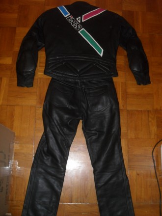 Есть также ещё несколько хороших кожаных и текстильных мотокурток и брюк с миним. . фото 10