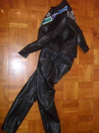 Есть также ещё несколько хороших кожаных и текстильных мотокурток и брюк с миним. . фото 5