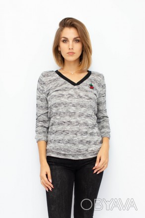 
Женский свитер Perzoni
Классический свитер-блузка серого цвета с черными элемен. . фото 1