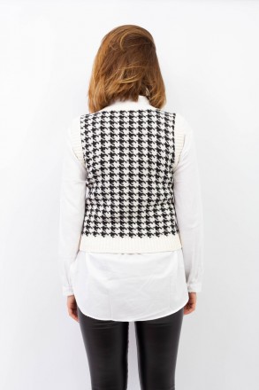 
Женский свитер Avrile
Жилетка свитер черно-белого цвета, производство Турция. П. . фото 5