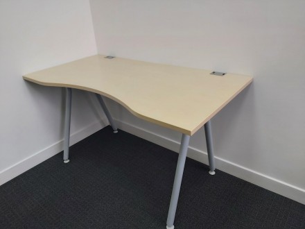 Продам офисные столы б/у в прекрасном состоянии.

Столешница изготовлена из ка. . фото 3
