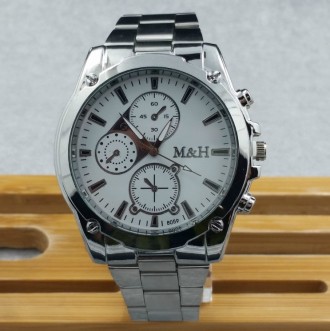
Мужские наручные часы V8 в стиле Armani
 Характеристики:
Материал корпуса - мет. . фото 4