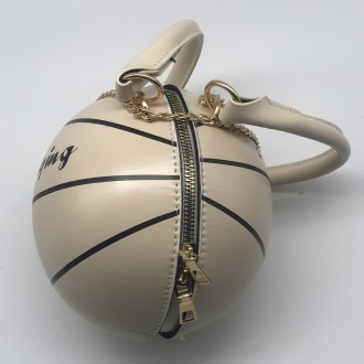 
Сумочка в форме мячика
Женская сумка кросс-боди на цепочке. Идеально подойдёт к. . фото 10