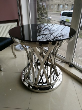 Исключительно впечатляющий стол из полированной нержавеющей стали в серебре. Раз. . фото 5