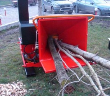 Продам деревоподрібнюючу машину навісну на трактор. Машина може дробити деревину. . фото 3