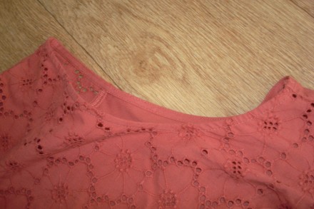 Летняя блузка без рукавов с выбитым передом и не прозрачной спинкой, застегивает. . фото 10