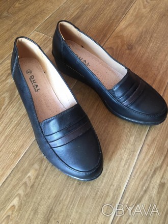 Продам женские туфли черного цвета, весна-лето. Новые, материал -- искусственная. . фото 1