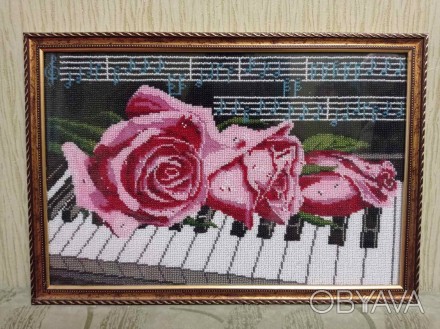 Картина "Розы на рояле". Чешский бисер. Стекло. Размер внутри рамы 40х. . фото 1