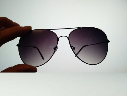 
Стильные солнцезащитные очки Aviator.
Тряпочка-микрофибра для протирки линз в п. . фото 7