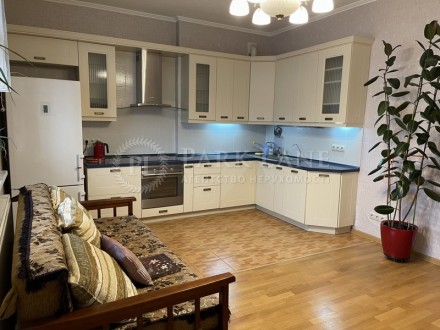 Продажа просторной квартиры в ЖК Парус. Киев. фото 1 Продажа просторной квартиры в ЖК Парус. Киев. фото 1