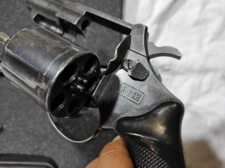 Продам отличный немецкий револьвер Reck Agent 35,9-ти мм, 5-ти зарядный стреляет. . фото 6