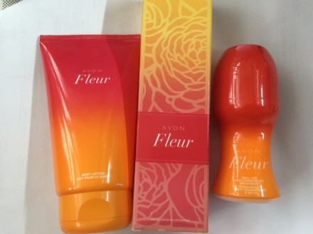Набор Fleur от Avon для женщин. Сумы. фото 1 Набор Fleur от Avon для женщин. Сумы. фото 1