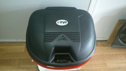 Продам кофр багажник TVR на один шлем с площадкой, быстросъемный, с системой мон. . фото 2
