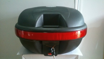 Продам кофр багажник TVR на один шлем с площадкой, быстросъемный, с системой мон. . фото 3