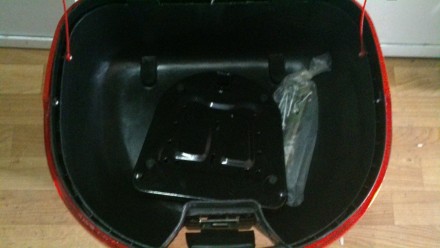 Продам кофр багажник TVR на один шлем с площадкой, быстросъемный, с системой мон. . фото 6