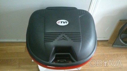 Продам кофр багажник TVR на один шлем с площадкой, быстросъемный, с системой мон. . фото 1