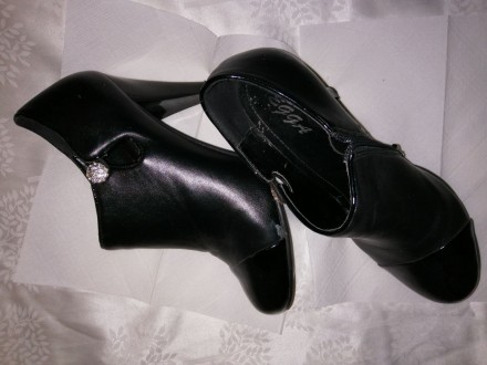Полусапоги женские EGGA кожаные демисезон, 36р (24см), б/у

Производство:  Кит. . фото 3