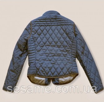 Легкая куртка для девушки на каждый день от ZARA
Весенняя курточка , стеганая, н. . фото 3