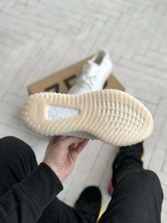 Кроссовки мужские белые Yeezy Boost 350 v2 White Cream
Шикарная белая расцветка . . фото 7