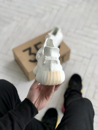 Кроссовки мужские белые Yeezy Boost 350 v2 White Cream
Шикарная белая расцветка . . фото 8