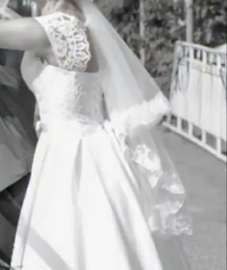 Продам свадебное платье, смотрится очень красиво и нежно, цвет айвори,на рост 17. . фото 4