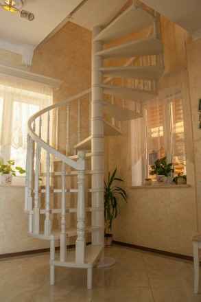 Изготовим лестницы из дерева любой сложности на заказ. 0664806194. . фото 3
