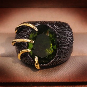 Женское винтажное кольцо в стиле ретро,с крупным камнем перидот и золотыми нитям. . фото 3
