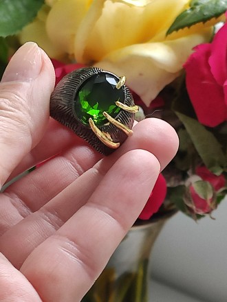 Женское винтажное кольцо в стиле ретро,с крупным камнем перидот и золотыми нитям. . фото 5