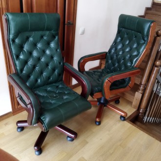 Нове офісне крісло для керівника.
Натуральна італійська шкіра.
Якісні механізм. . фото 2