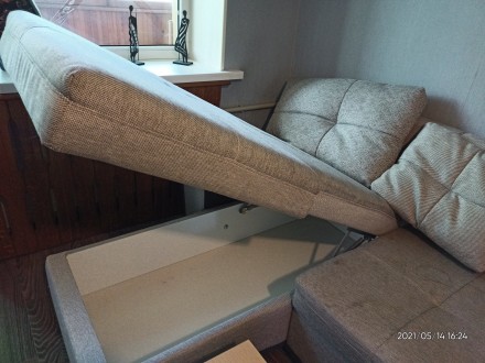 Очень функциональный, стильный, качественный угловой диван с пуфом в отличном ра. . фото 4