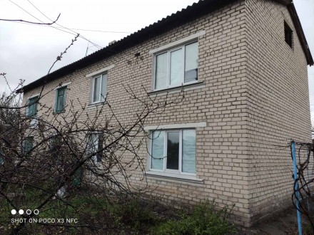 Продам двухэтажный дом в поселке городского типа Белое Лутугинского района.
В п. Артемовский. фото 2
