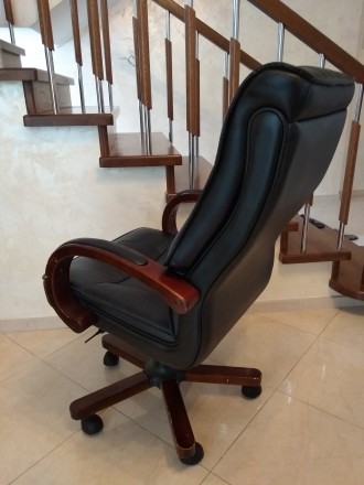 Продаю вишукане крісло для керівника. Натуральна шкіра+дерево. Стан ідеальний. В. . фото 7