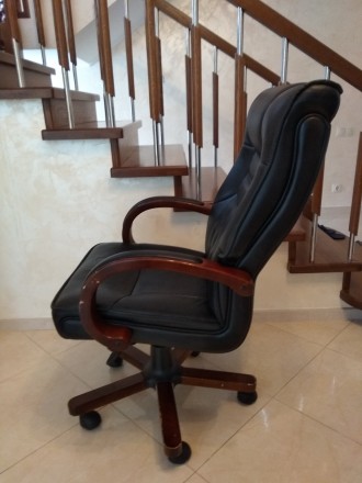 Продаю вишукане крісло для керівника. Натуральна шкіра+дерево. Стан ідеальний. В. . фото 8
