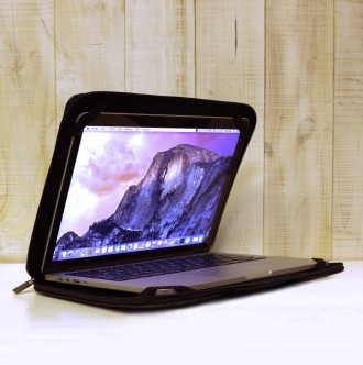Кожаная папка на застежке - молнии для Папка для MacBook 13"
Украинское производ. . фото 5
